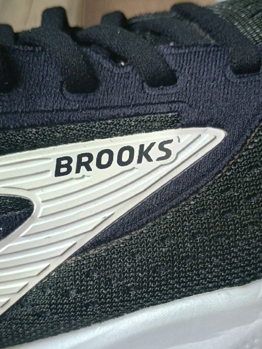 Brooks White and Black Running Shoe - Picture 2 of 13